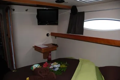 VIP cabin on Aqua Tiki II — television above the bed and a porthole