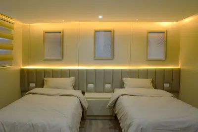 Standard cabin on Avo's lower deck with two separate beds