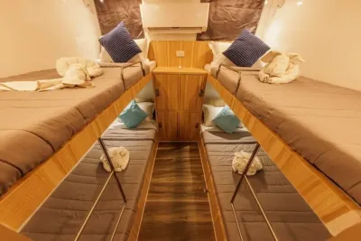 Four-berth Quad cabin on Blue Dolphin with two bunk beds