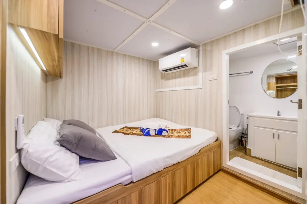 Deluxe Ocean Front cabin on Deep Andaman Queen — queen-size bed and en-suite