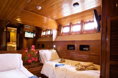 Deluxe Stateroom on Galapagos Aggressor III — twin beds and wood panelling
