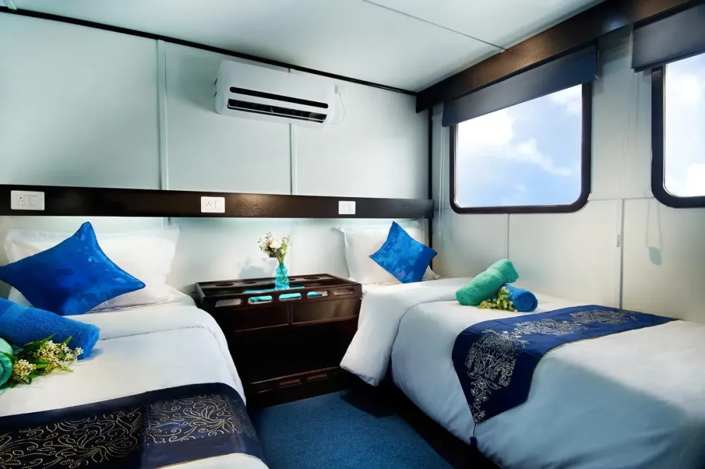 Premium Twin/Double cabin on the upper deck of Galapagos Master with two single beds