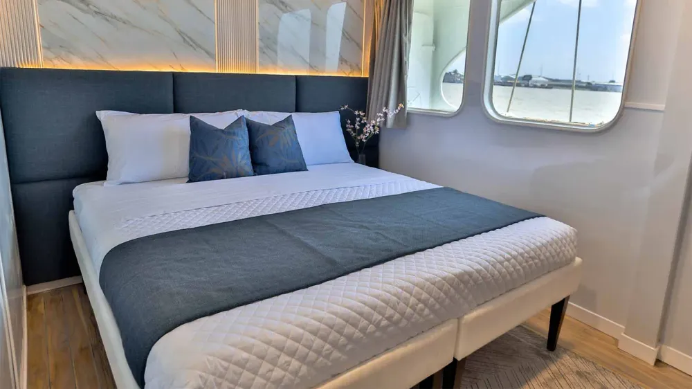 Main deck cabin on Galaxy Diver II — double bed beside the portholes