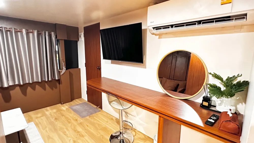 Raga master suite — bar counter, TV and air conditioning