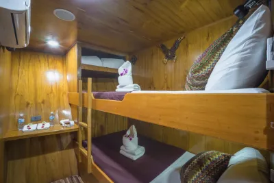 Budget cabin on Sawasdee Fasai — bunk bed
