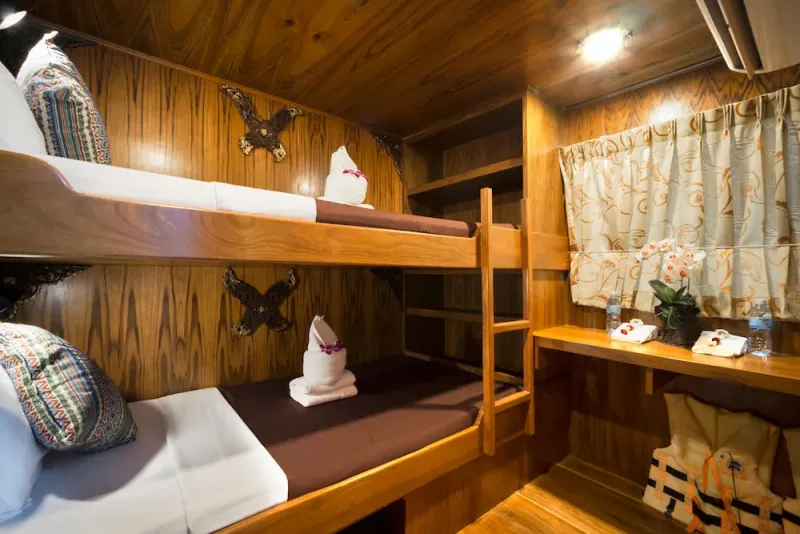 Deluxe cabin on Sawasdee Fasai — bunk bed on the main deck