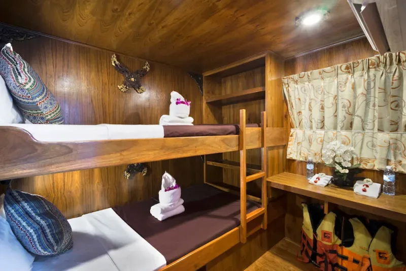 Deluxe cabin with window and air conditioning