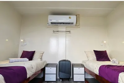 Twin cabin on Seatopia with two single beds and air conditioning
