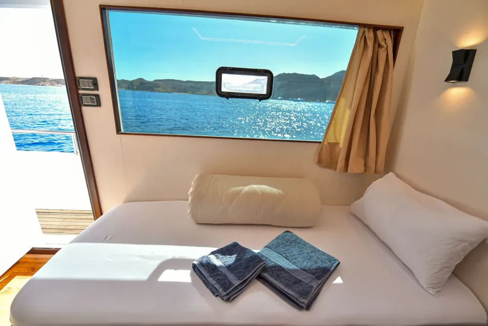 Panoramic window of a Comfort cabin looking out to the coast