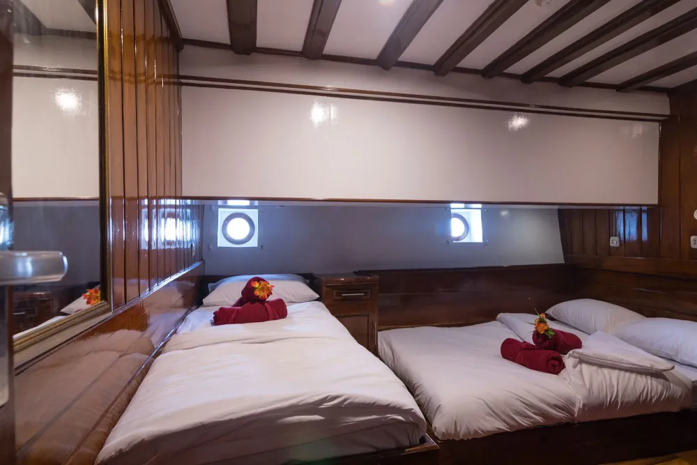Каюта Double/Twin в средней части Thailand Master — кровати, сведённые в двуспальную