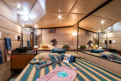 Master stateroom on Turks and Caicos Aggressor II with its wide bed and mirrored bulkhead