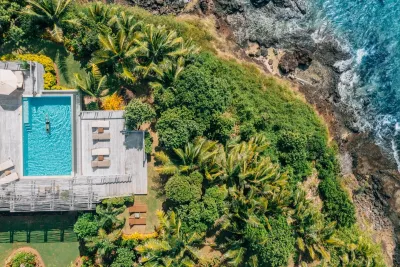 Ocean Residence — дом и бассейн на краю океана