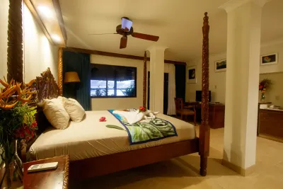 Deluxe Ocean View — carved four-poster king bed