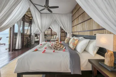 Deluxe Bungalow — кровать с балдахином