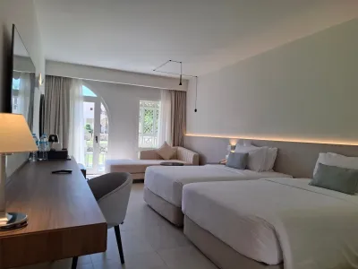 Deluxe Garden View Room — спальня