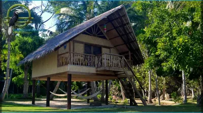 Beachside Chalet — вид снаружи, дом на сваях