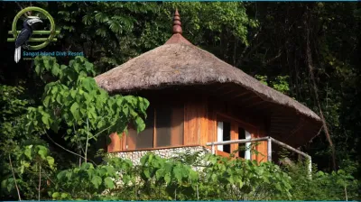 Hilltop Chalet — круглое шале под крышей из нипы
