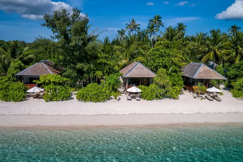 Вид с воздуха на бунгало первой линии Wakatobi
