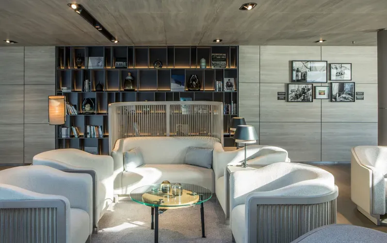 Бар с изысканным интерьером