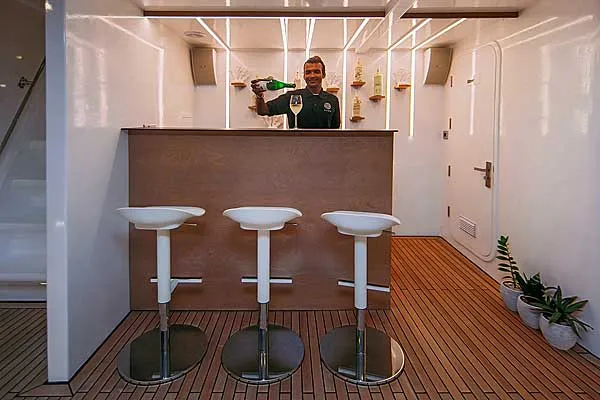 Бар на яхте Alice