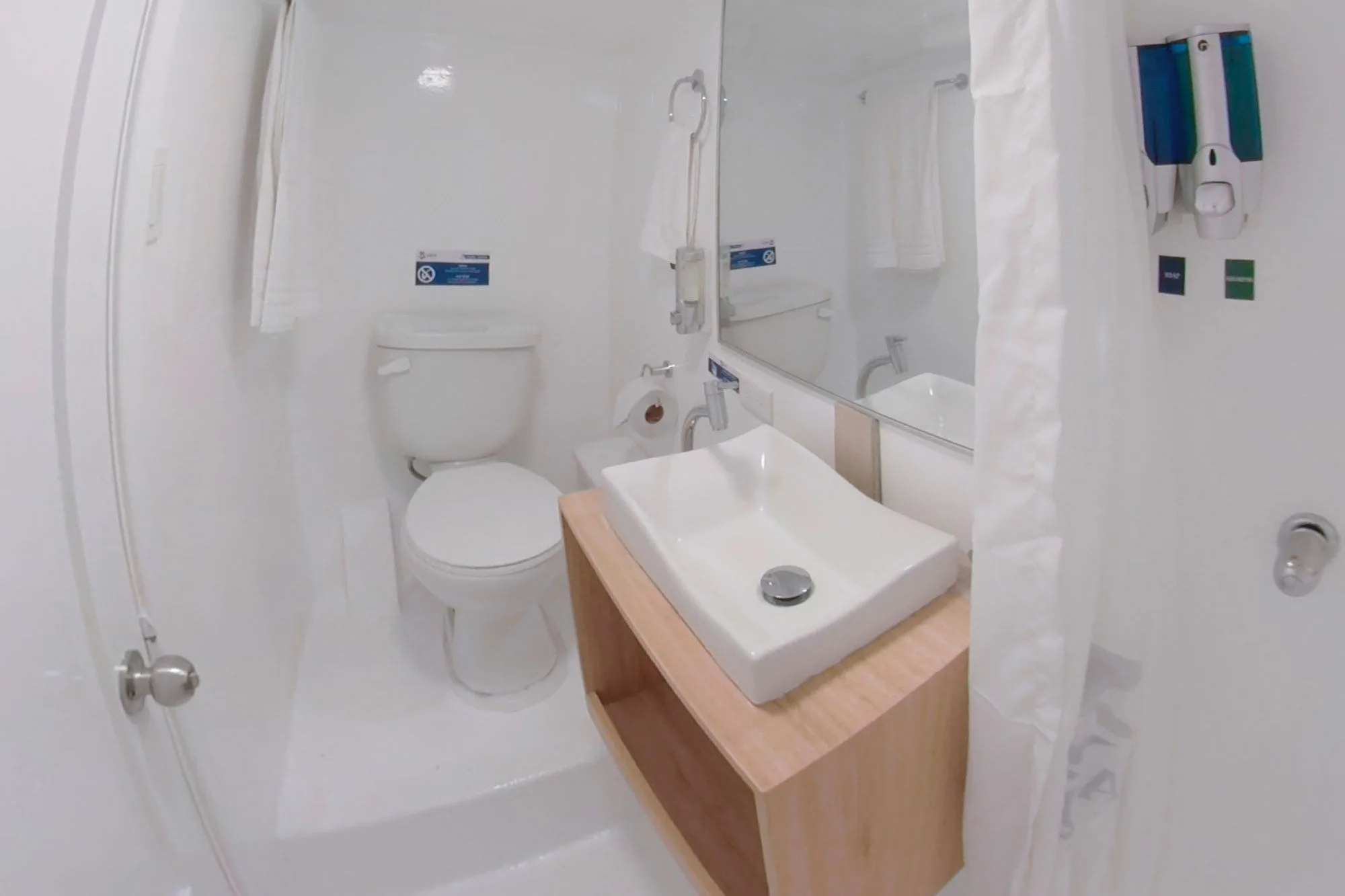 Shower in an Aqua cabin