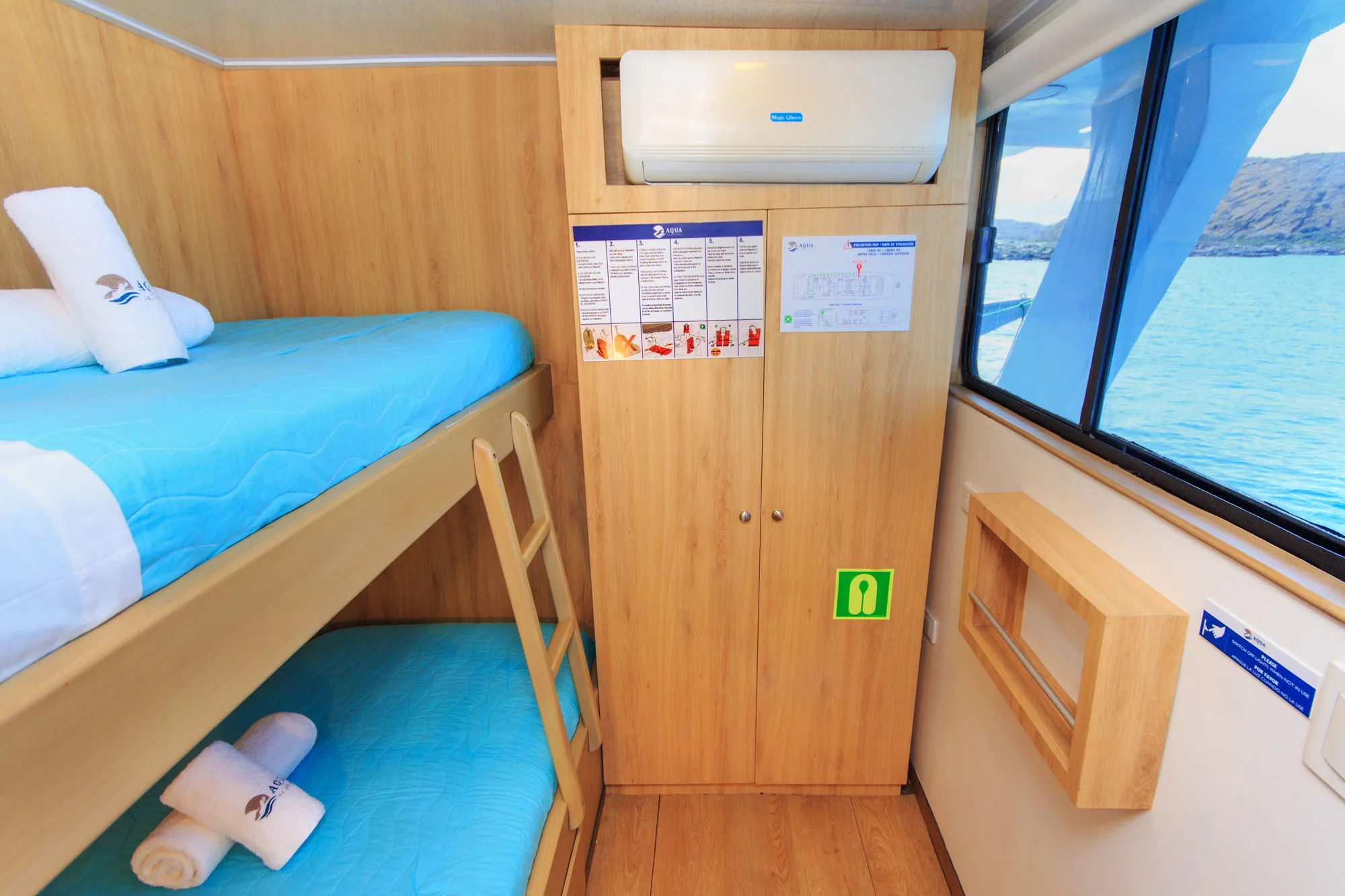 Upper deck twin cabin on Aqua — bunk bed and closet