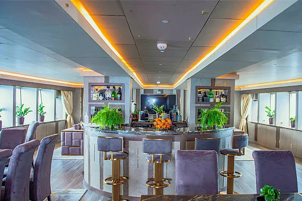 Бар на яхте Ark Noble