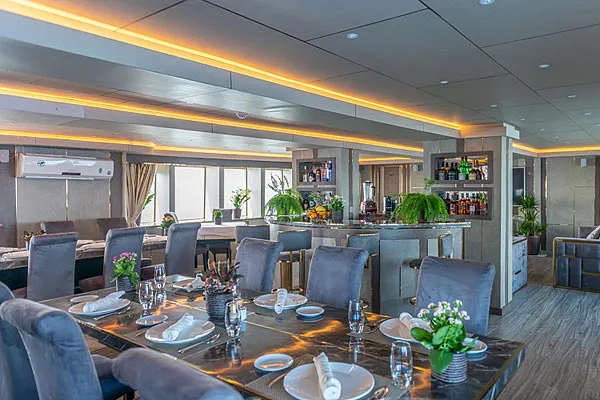 Яхта Ark Noble, обеденный зал