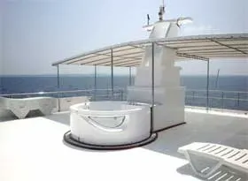 Сан-дек с ванной-джакузи, яхта Atoll Cruiser