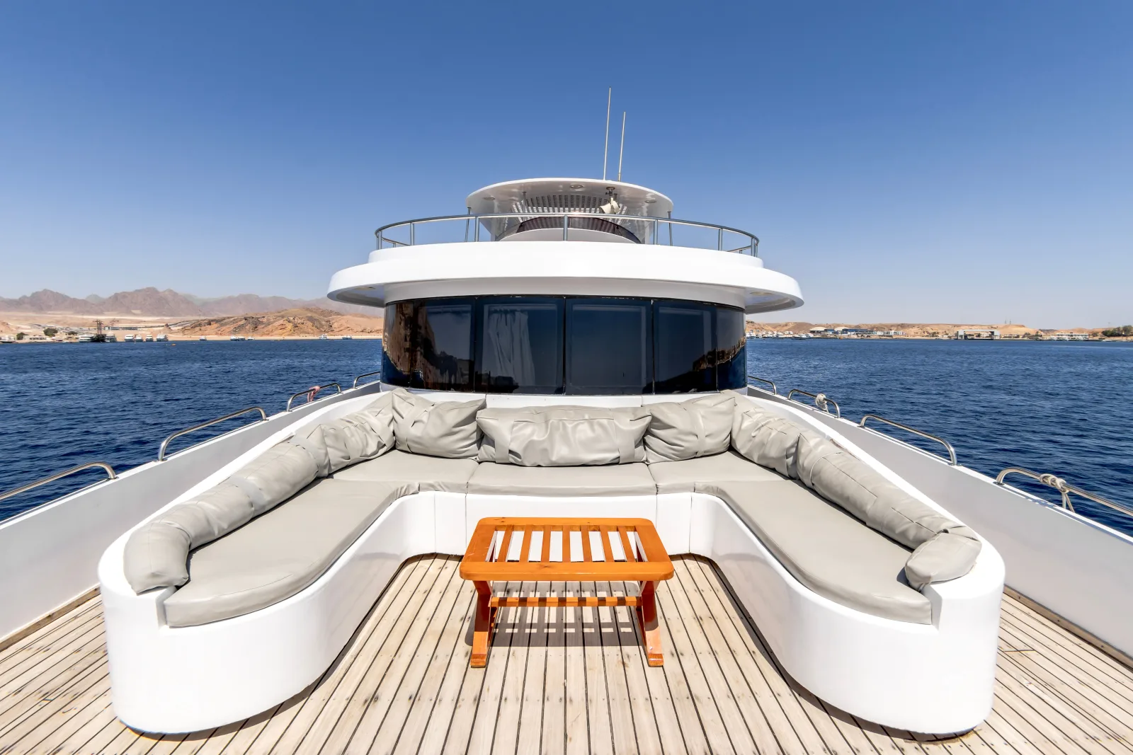 Bella 3 bow seating area with padded benches