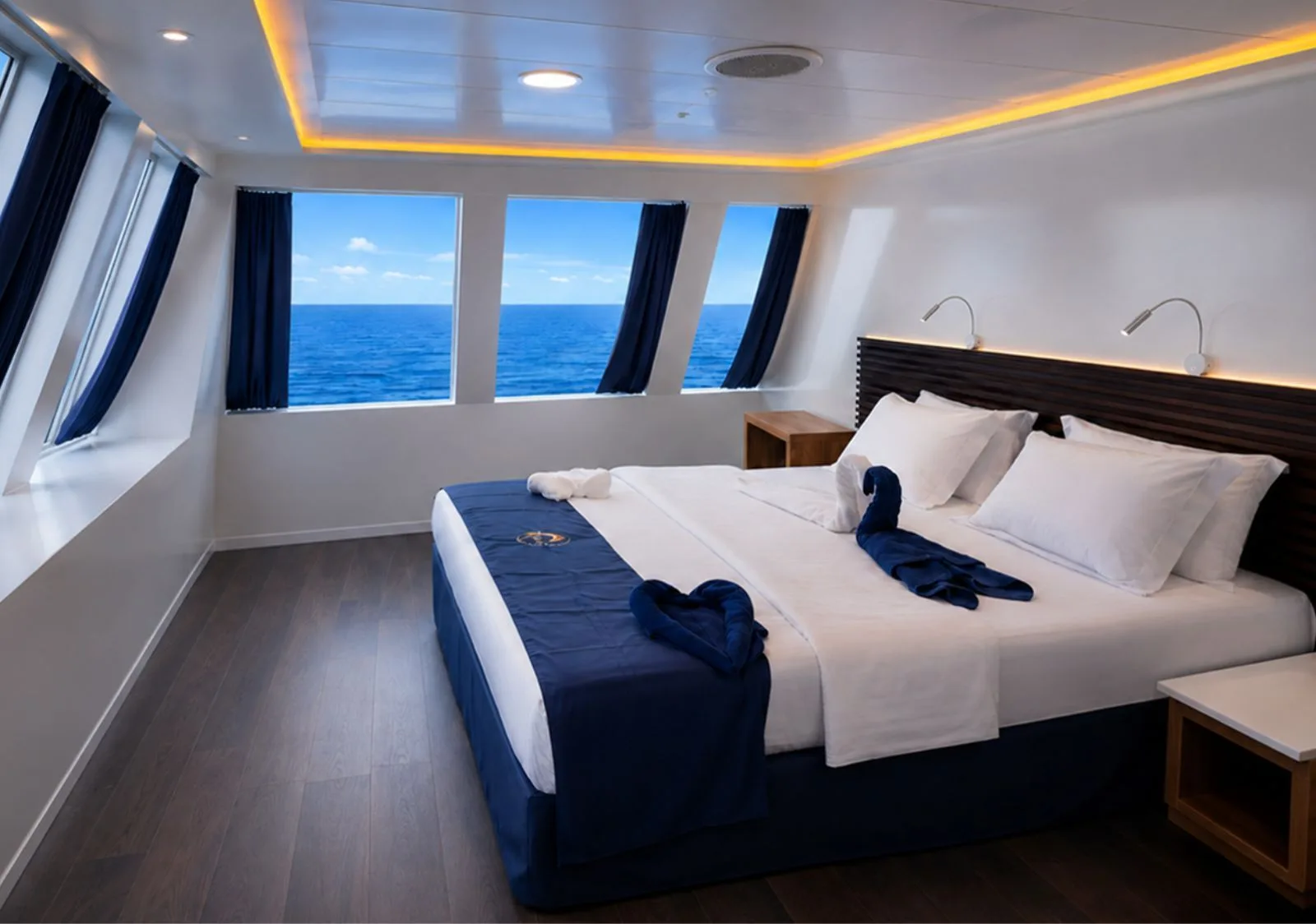 Deluxe cabin on Black Manta — sea view