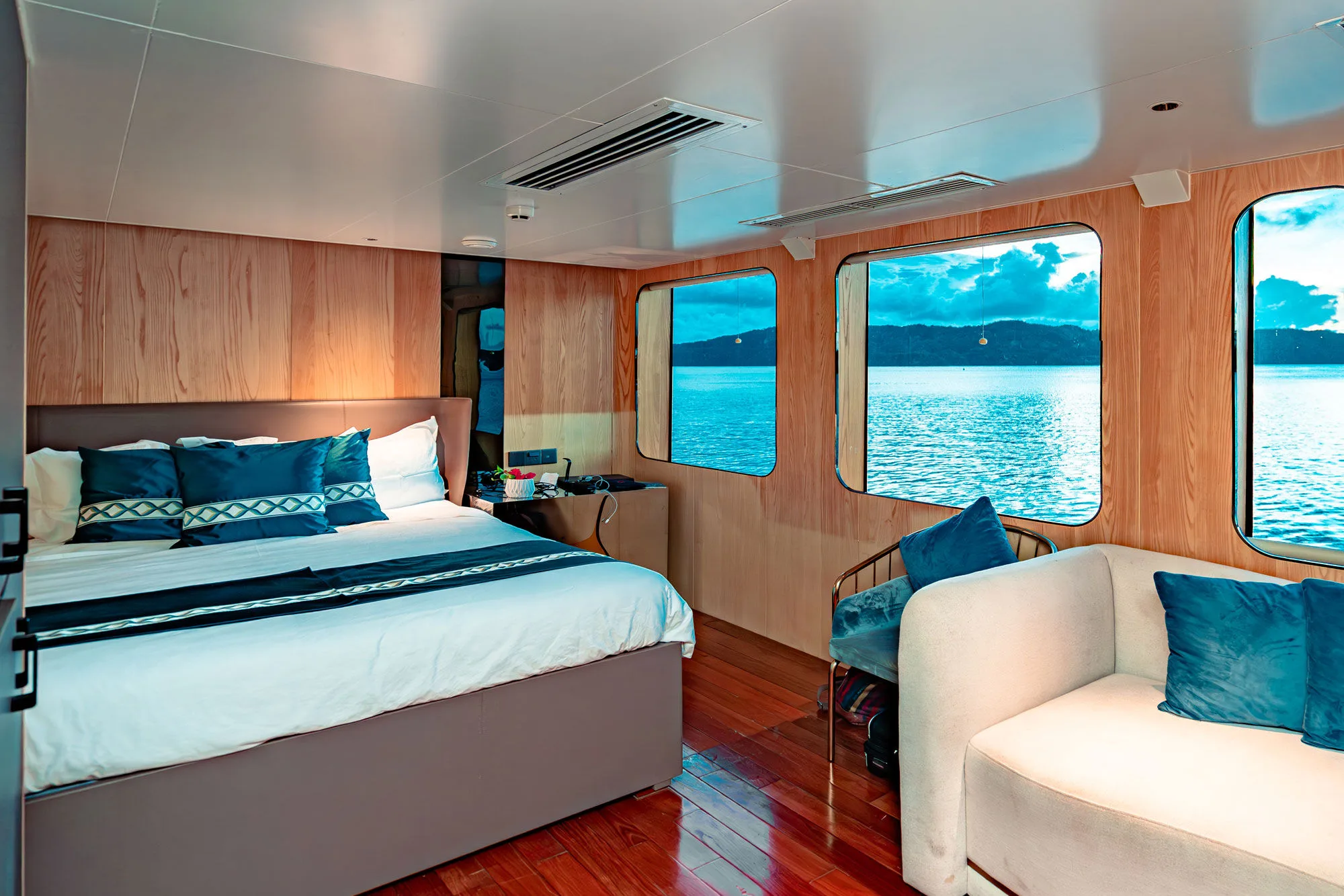 Master Seaview cabin on Black Pearl looking out over the islands