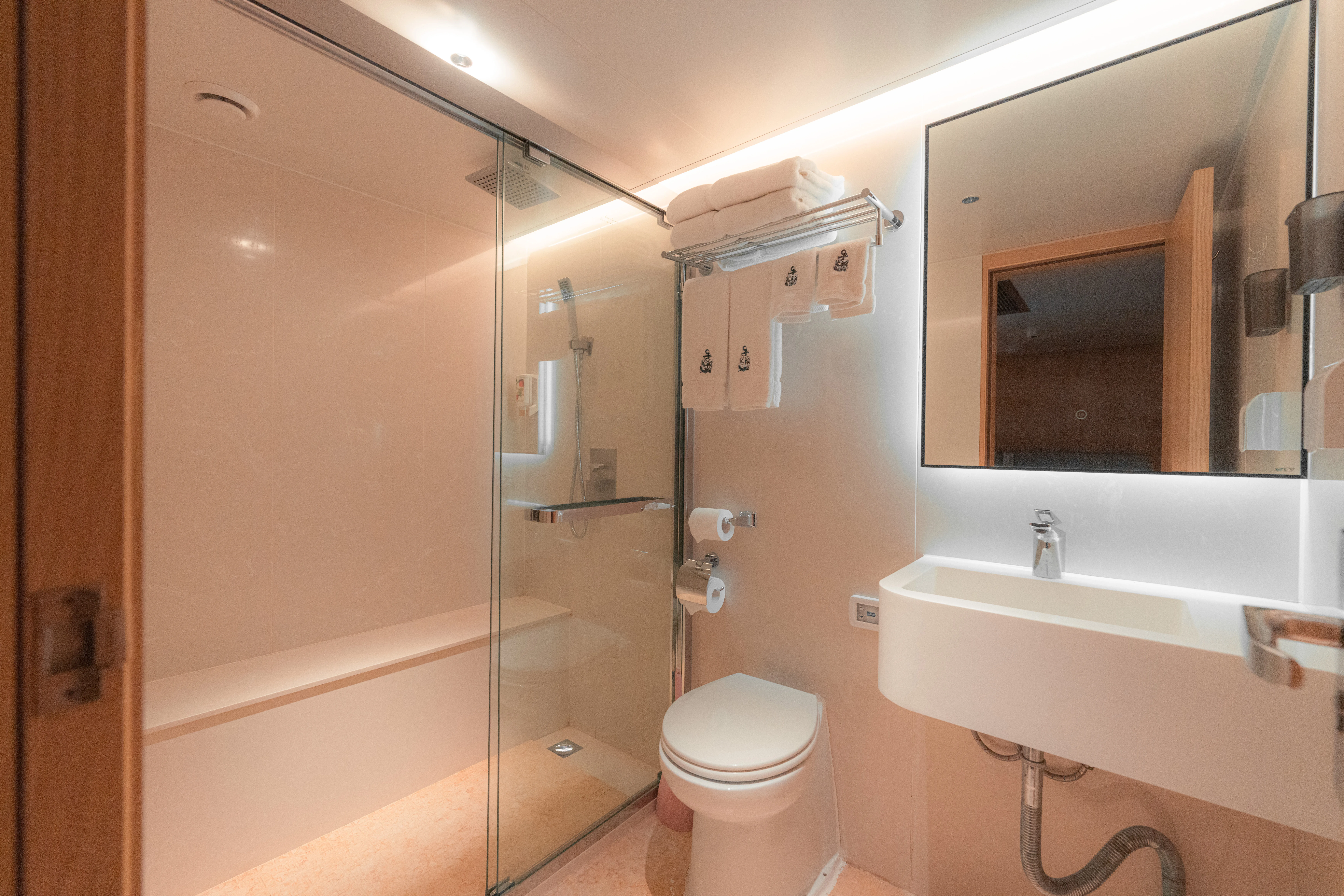 Master Seaview bathroom on Black Pearl — shower cubicle and washbasin
