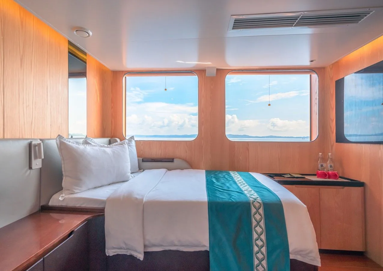Seaview on Black Pearl set up with a double bed