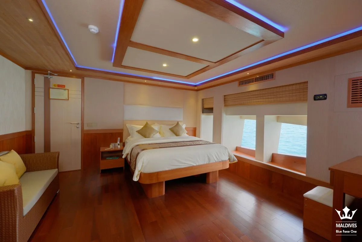 Просторная Master Suite на главной палубе Blue Force One