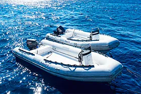 Яхта Blue Force Three. Зодиаки.