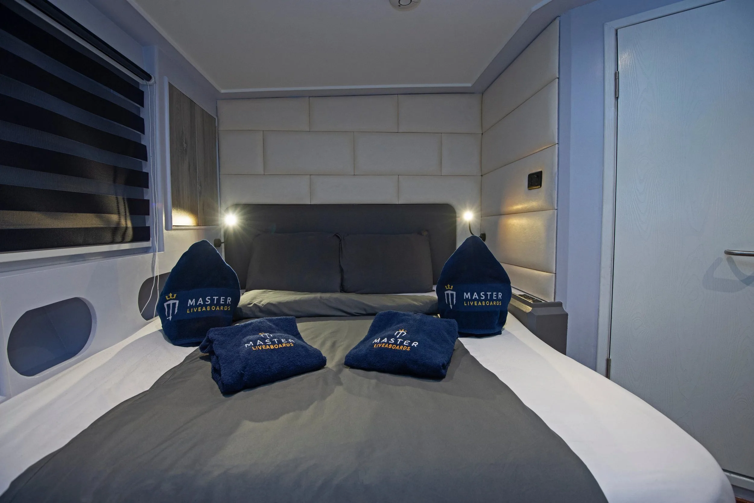 Каюта Premium Double на Blue Horizon — кровать king-size после переоснащения 2024 года