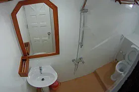 Яхта Blue Shark One. Ванная комната с душем