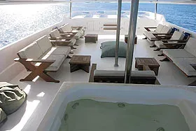 Яхта Blue Voyager. Сан-дек.