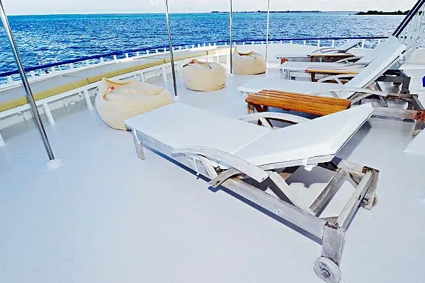 Яхта Blueshark Two, сан-дек на верхней палубе