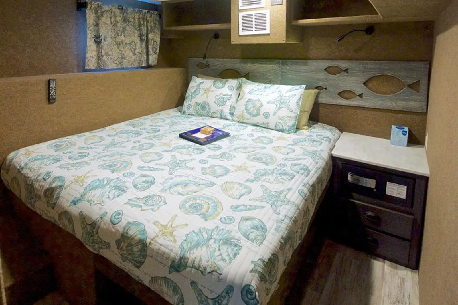 BVI Aggressor — делюкс-каюта с двуспальной кроватью