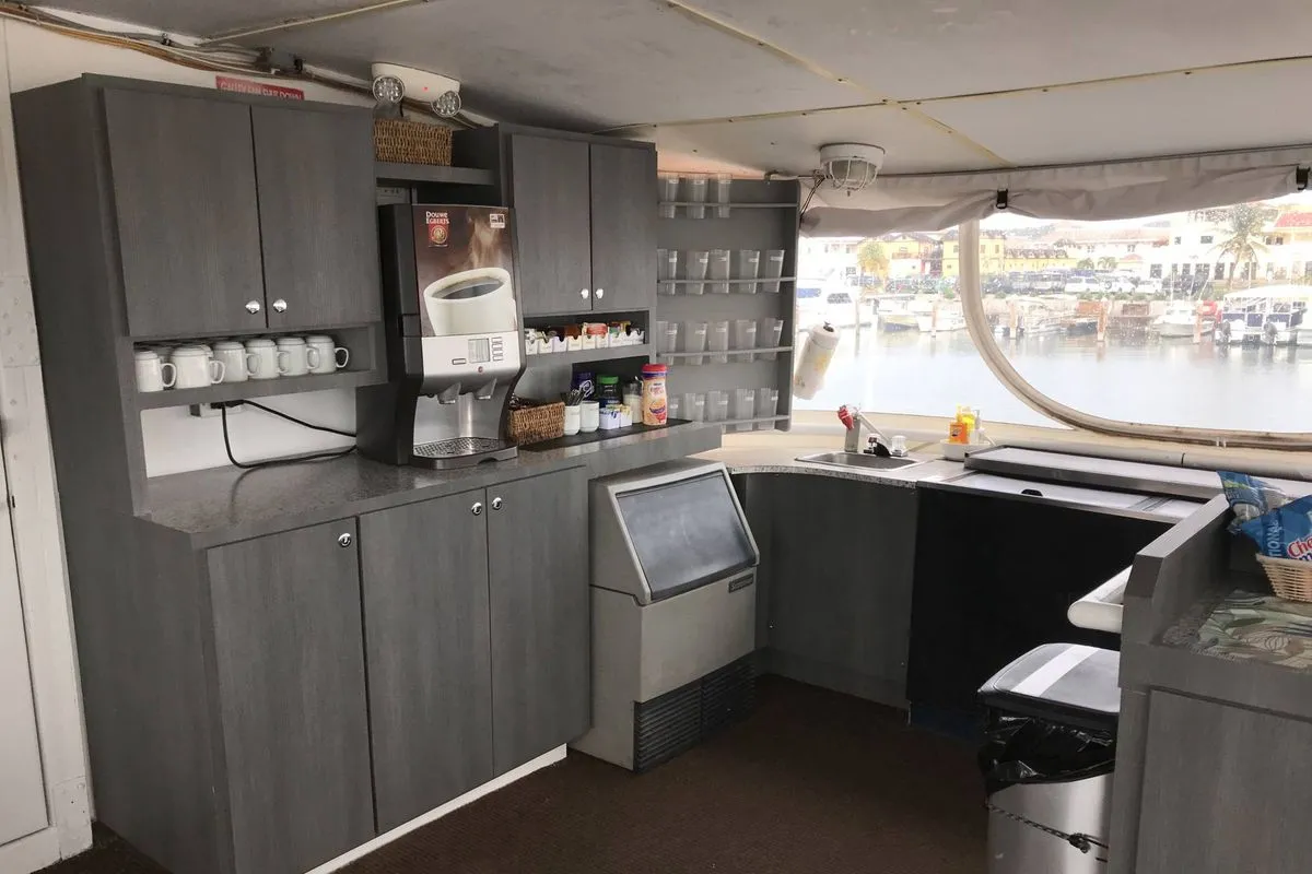 Кофейная станция в салоне Caribbean Explorer II