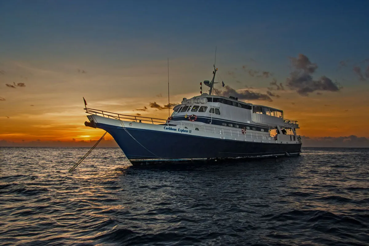 Caribbean Explorer II на закате