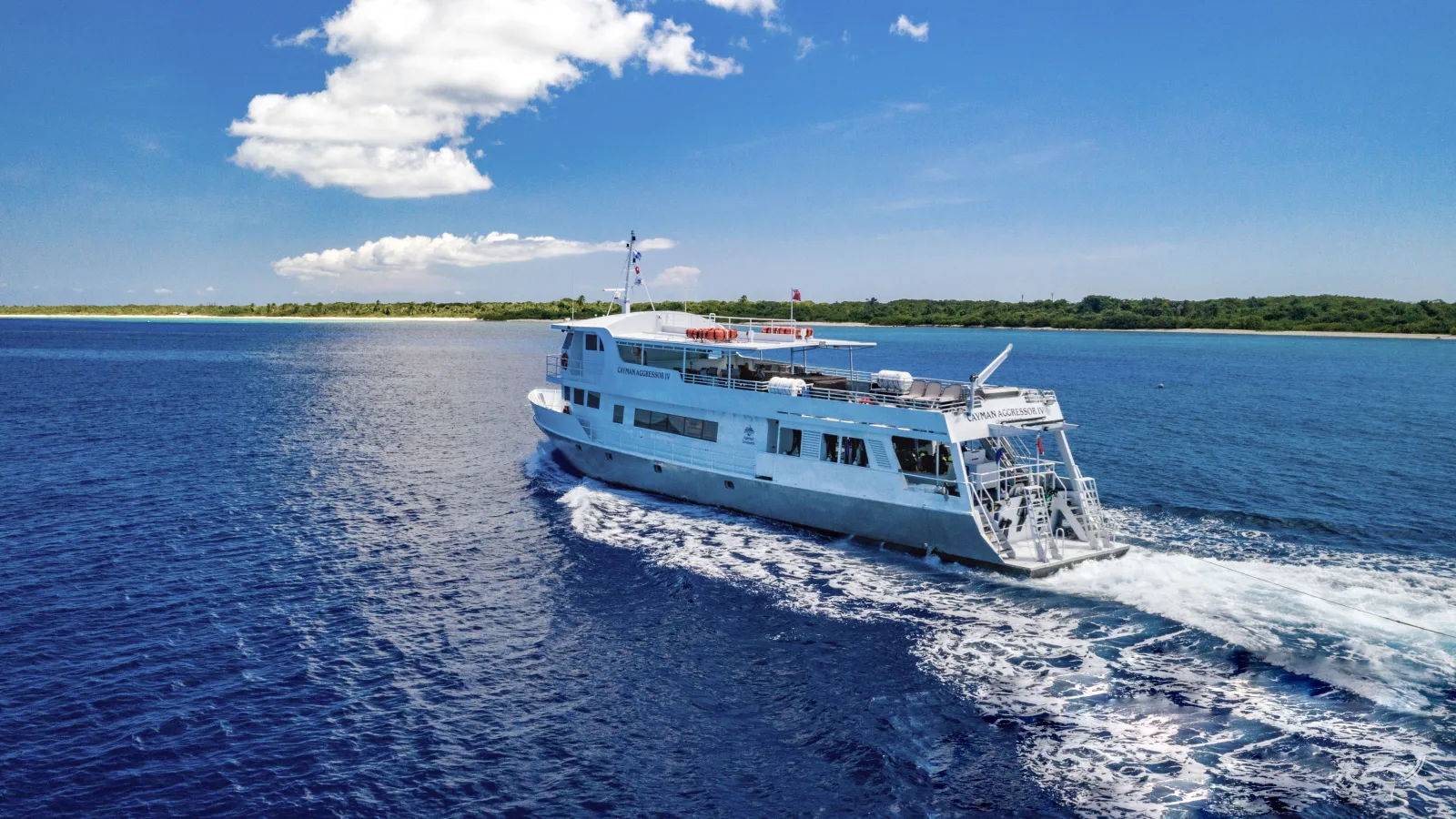 Cayman Aggressor IV under way along the coast