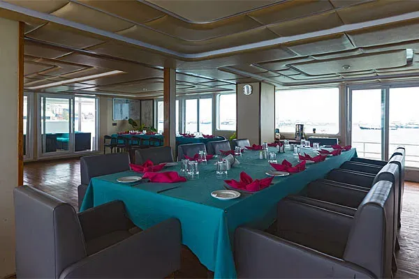 Яхта Dream Maldives. Обеденный зал