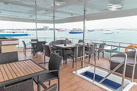 Полузатеннёная палуба на яхте Eagle Ray