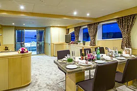 Яхта Fantom: салон.