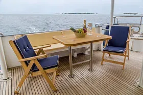 Яхта Fantom: открытая палуба.