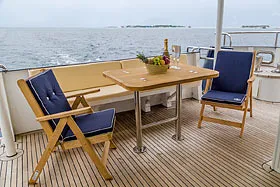 Яхта Fantom: открытая палуба.