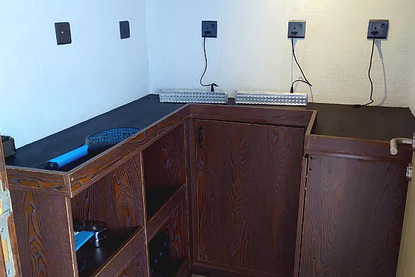 Зарядная станция для фото и видео аппаратуры, яхта Fun Azul II